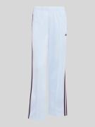 adidas Originals Regular Fit Trainingshose mit Logo Details in Hellbla...