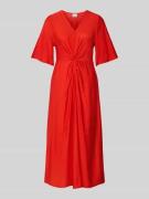 ICHI Midikleid aus Viskose-Mix mit Schmetterlingsärmeln Modell 'MELDA'...