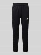 adidas Training Sweatpants mit Label-Print in Black, Größe L