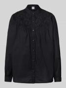 Emily Van den Bergh Relaxed Fit Bluse mit Lochmuster in BLACK, Größe 3...