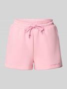Colourful Rebel Regular Fit Sweatshorts mit Label-Stitching in Rosa, G...