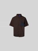 A-COLD-WALL Regular Fit Freizeithemd mit Brusttasche in Mittelbraun, G...