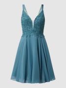 Luxuar Cocktailkleid mit Herz-Ausschnitt in Gruen, Größe 42