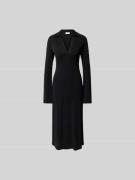 Filippa K Midikleid mit V-Ausschnitt in Black, Größe S