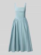 Jake*s Cocktail Cocktailkleid mit rückseitigem Reißverschluss in Jeans...