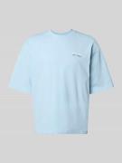 REVIEW T-Shirt mit Label-Detail in Hellblau, Größe L