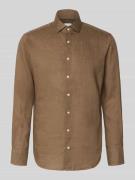 Christian Berg Men Regular Fit Leinenhemd mit Kentkragen in Schoko, Gr...