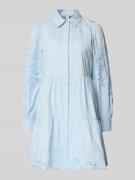 YAS Knielanges Hemdblusenkleid mit Lochstickerei Modell 'Zimia' in Hel...