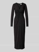 Jake*s Cocktail Maxikleid mit tiefem V-Ausschnitt in Black, Größe 32
