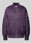 REVIEW Bomberjacke mit Label-Print in Purple, Größe XS