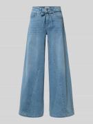 MAC Wide Fit Jeans mit Zierschleife in Blau, Größe 36/32