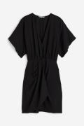 H&M Kleid mit V-Ausschnitt Schwarz, Alltagskleider in Größe XS. Farbe:...