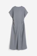 H&M Kleid mit betonter Taille Grau, Alltagskleider in Größe XS. Farbe:...