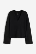 H&M Pullover mit V-Ausschnitt Schwarz in Größe XXS. Farbe: Black