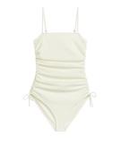 Arket Badeanzug mit Raffungen Weiß, Badeanzüge in Größe 36. Farbe: Whi...