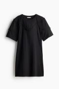 H&M T-Shirt-Kleid mit geflochtenen Besätzen Schwarz, Alltagskleider in...