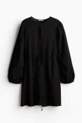 H&M Kleid mit Bindegürtel Schwarz, Alltagskleider in Größe XL. Farbe: ...