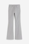 H&M Ausgestellte Twillhose Grau, Chinohosen in Größe 42. Farbe: Grey