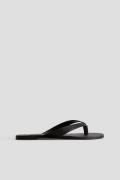 H&M Zehensandalen Schwarz in Größe 35. Farbe: Black