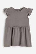 H&M Jerseykleid mit Volants Dunkelgrau, Kleider in Größe 68. Farbe: Da...