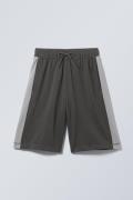 Weekday Mesh-Skatershorts Dunkelgrau in Größe L. Farbe: Dark grey